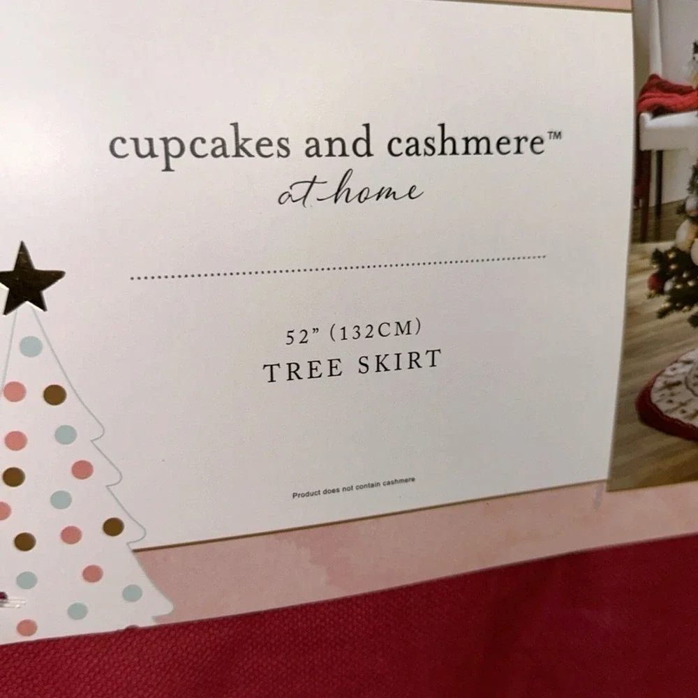 Cupcakes and Cashmere Gingerbread Man Christmas Tree Skirt 52 Inch‎ Red White